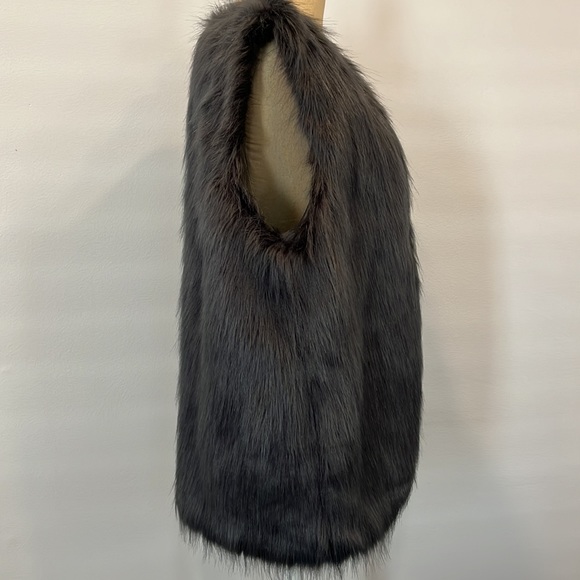 FAUX FUR VEST FOREVER21 - Picture 4 of 7